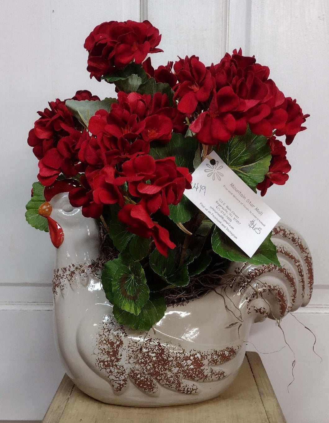 K419 - Chicken Planter with Red Geraniums