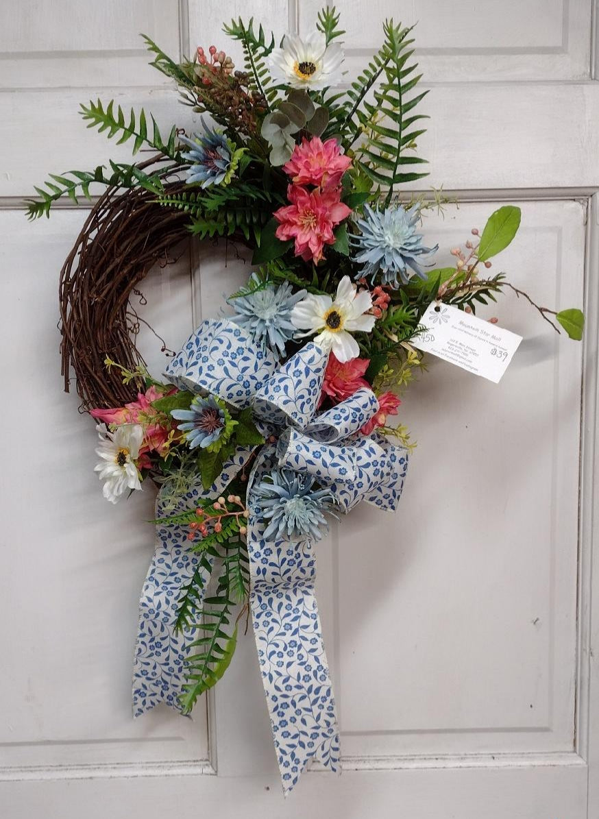 K450 - Small Wreath with Pink, Blue, White