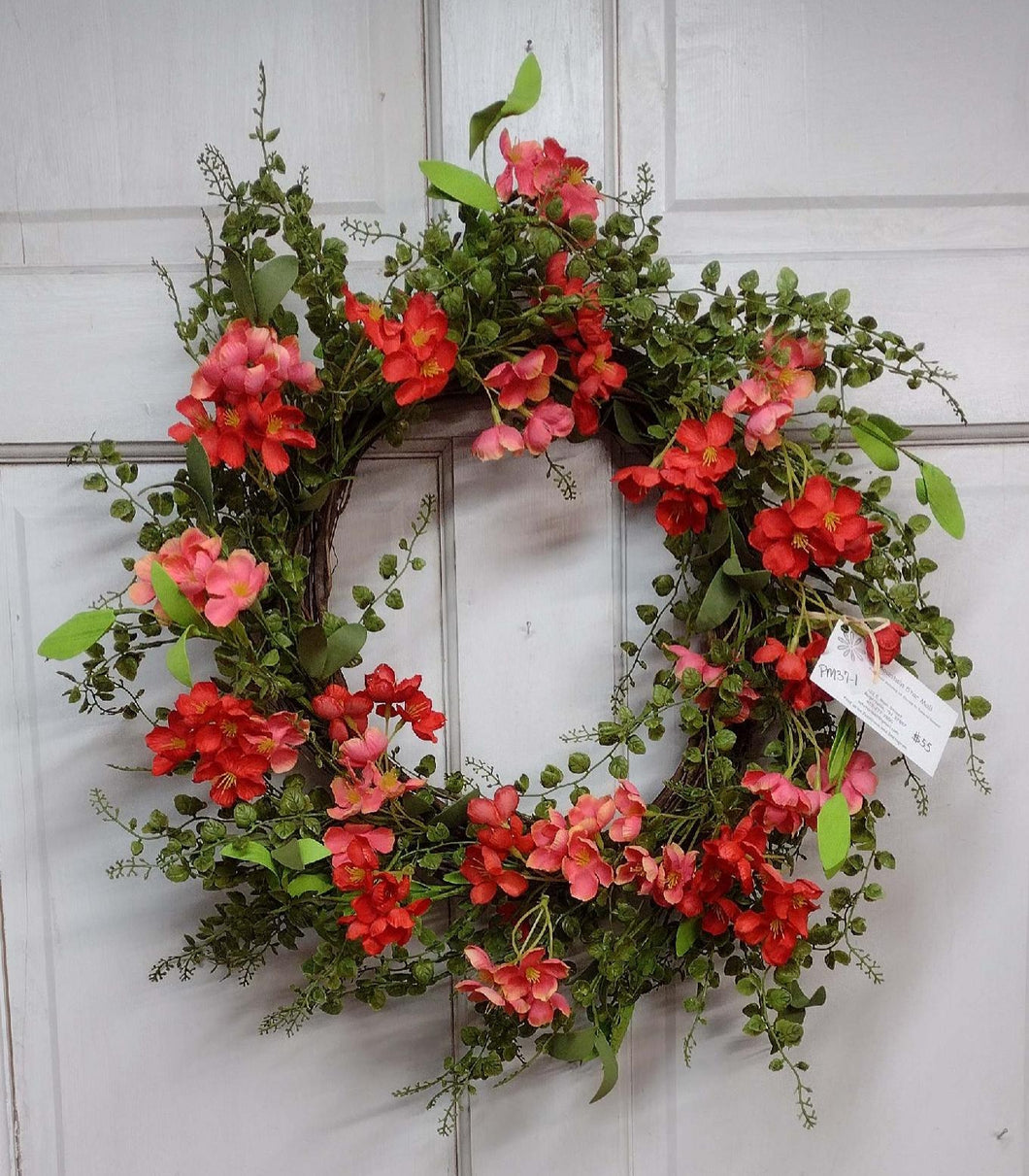 PM37 - Greenery Wreath with Geraniums