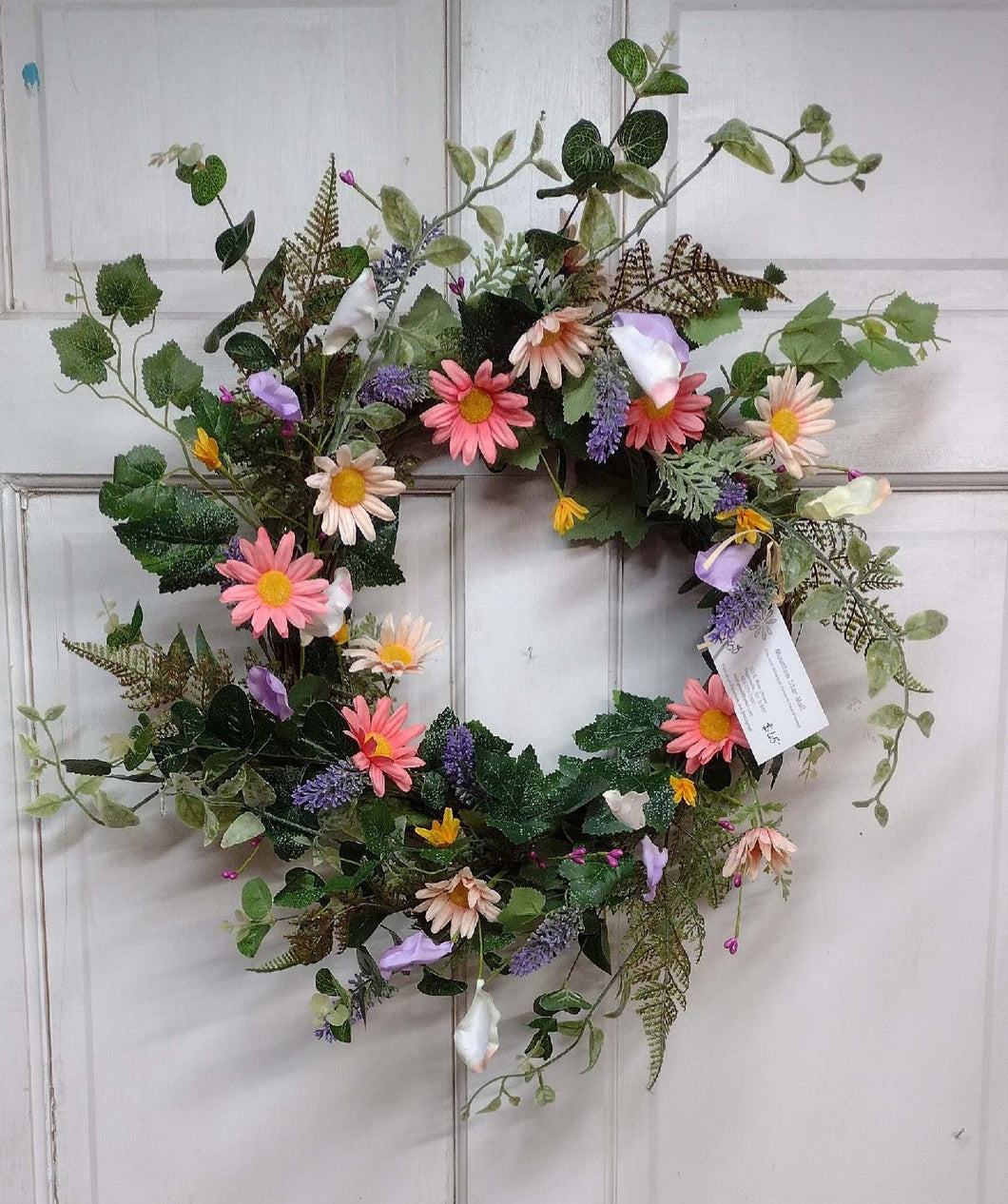 PM38 - Greenery Wreath with Pink & White Daisies