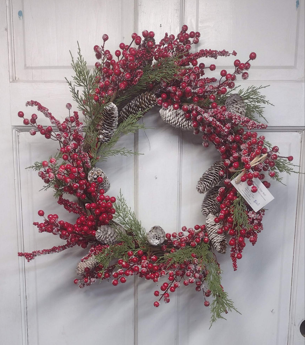 W132 - Winter Wreath with lots of Red Berries