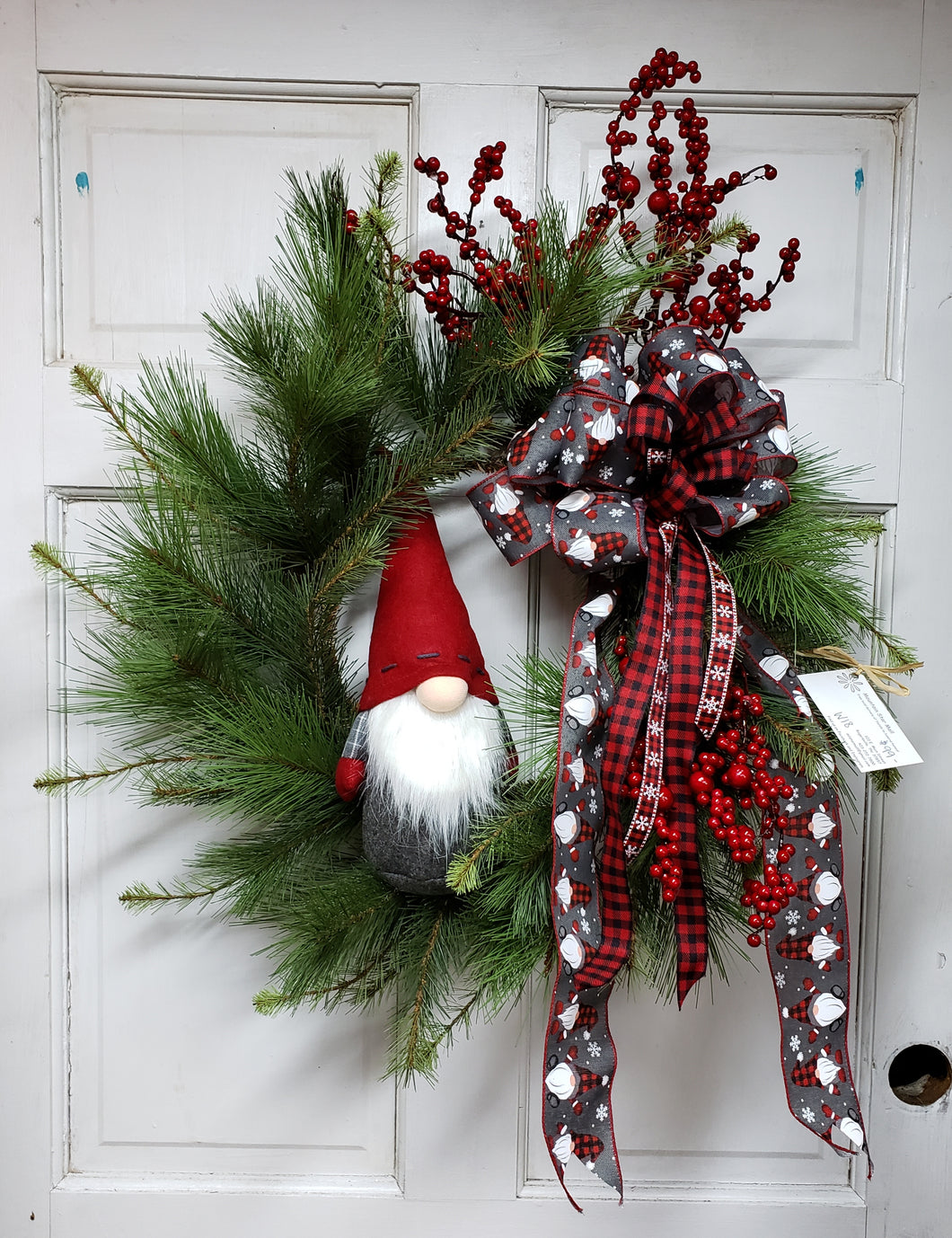 W18 - Winter Greenery Wreath with Gnome & Gnome Bow